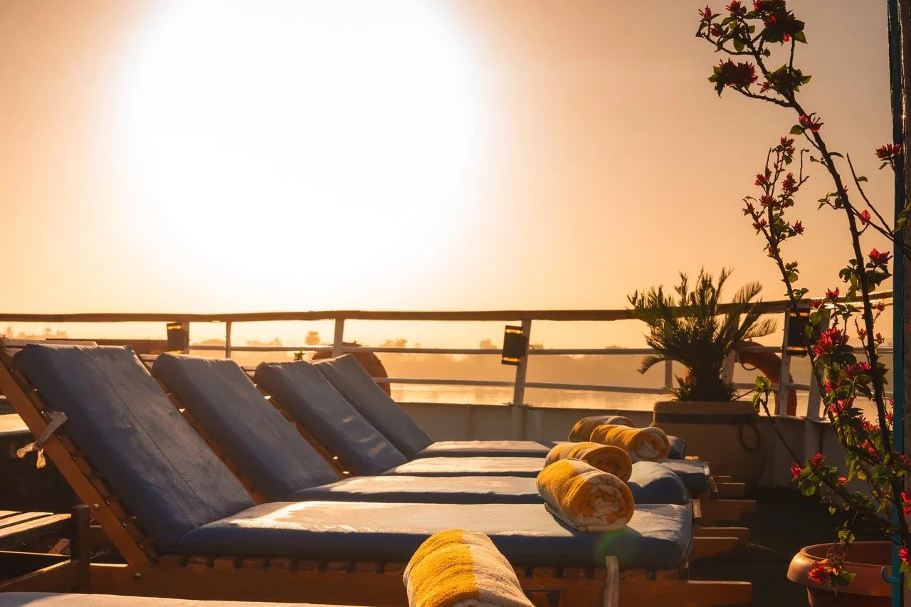 غروب ذهبي فوق سطح Casa Sol